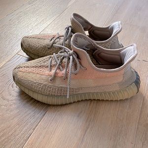 Mens Yeezy Boost 350 v2. Size 9.5 in sand taupe